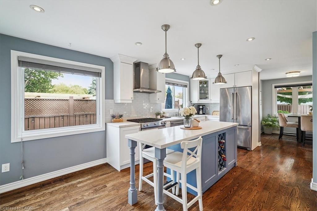 1923 Steepbank Crescent, Mississauga, ON - Indoor Photo Showing Kitchen With Upgraded Kitchen