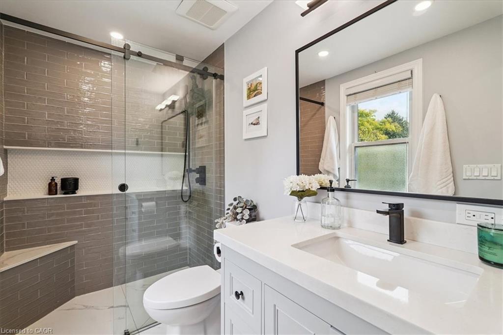 1923 Steepbank Crescent, Mississauga, ON - Indoor Photo Showing Bathroom