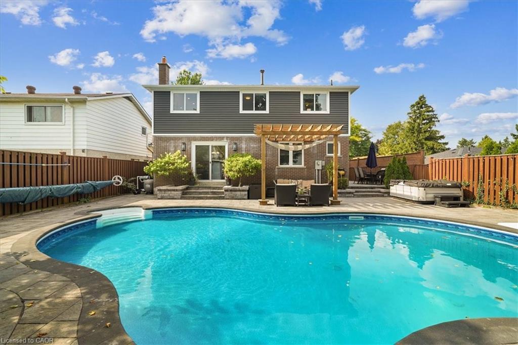 1923 Steepbank Crescent, Mississauga, ON - Outdoor With In Ground Pool With Backyard With Exterior