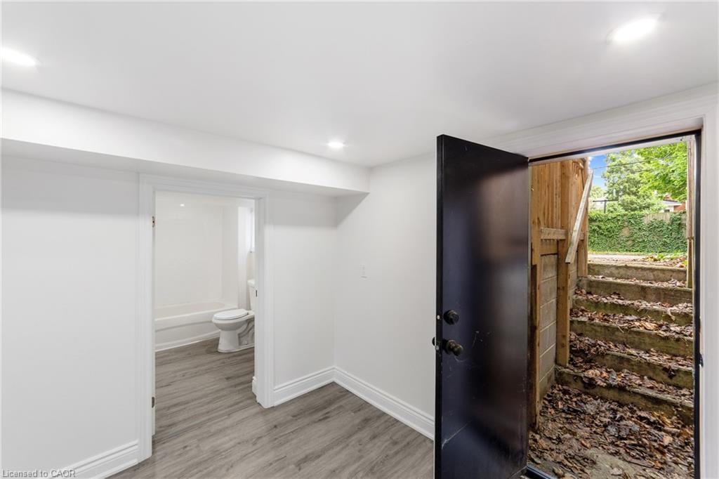 27 Melrose Avenue S, Hamilton, ON - Indoor Photo Showing Other Room