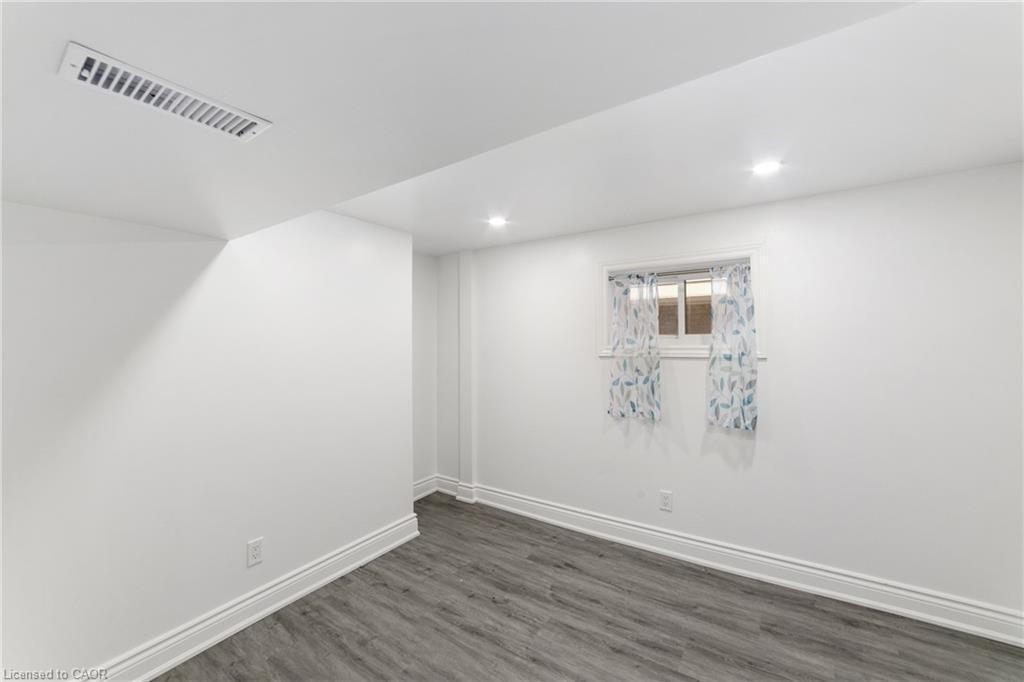 27 Melrose Avenue S, Hamilton, ON - Indoor Photo Showing Other Room
