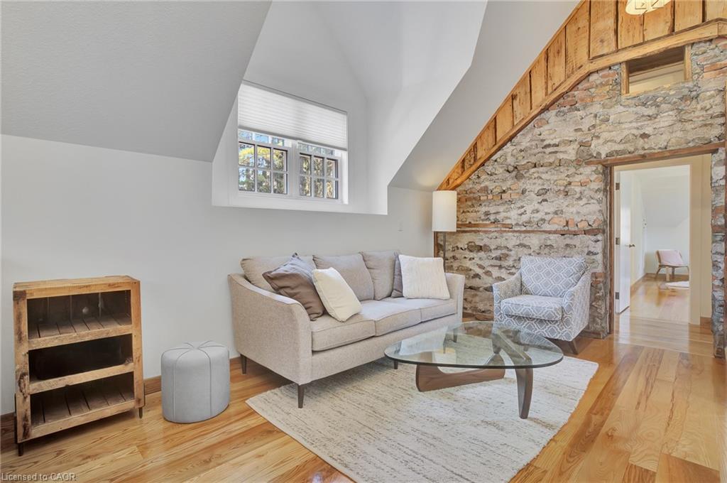 17 The Kirksway, Kitchener, ON - Indoor Photo Showing Living Room