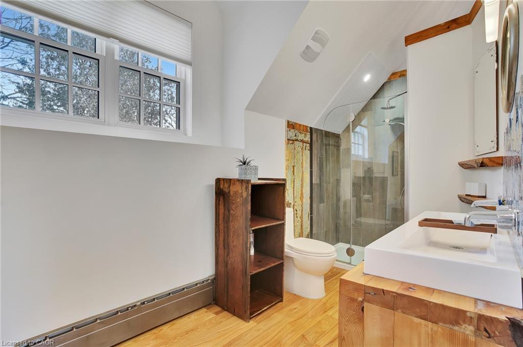 17 The Kirksway, Kitchener, ON - Indoor Photo Showing Bathroom