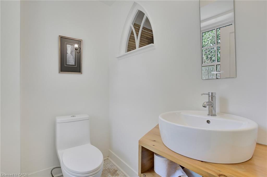 17 The Kirksway, Kitchener, ON - Indoor Photo Showing Bathroom