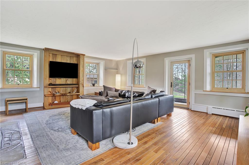 17 The Kirksway, Kitchener, ON - Indoor Photo Showing Living Room