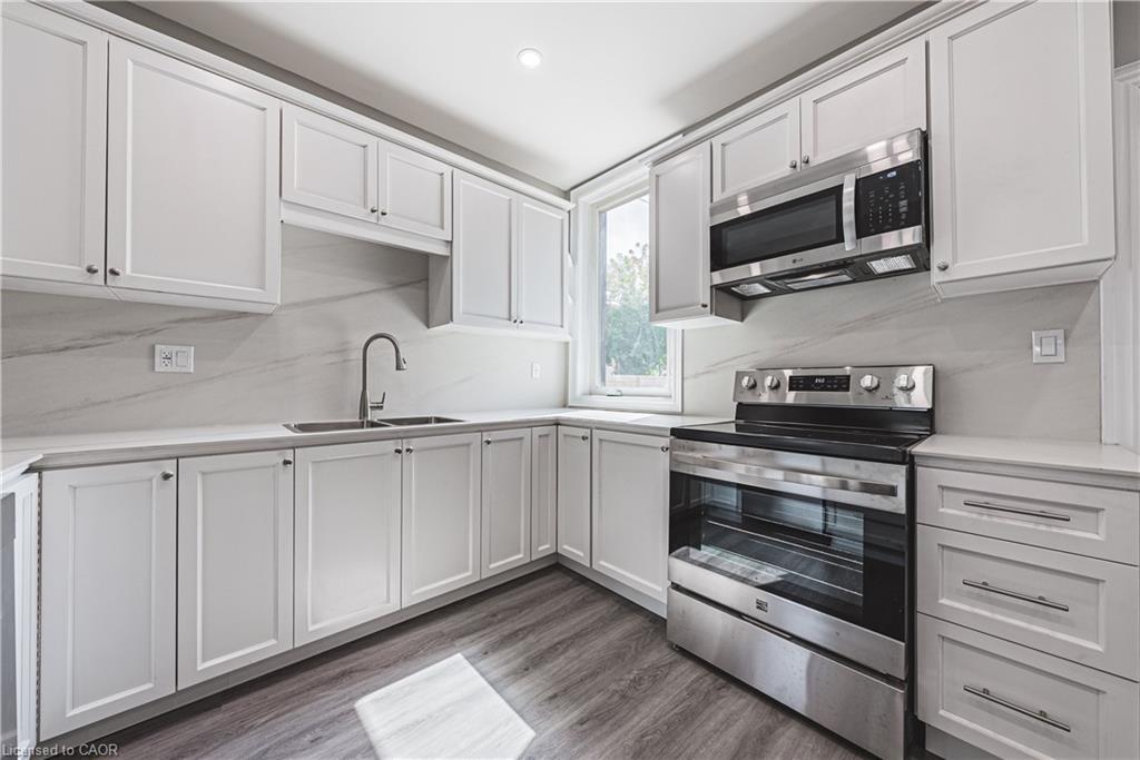 354 Cumberland Avenue, Hamilton, ON - Indoor Photo Showing Kitchen With Double Sink