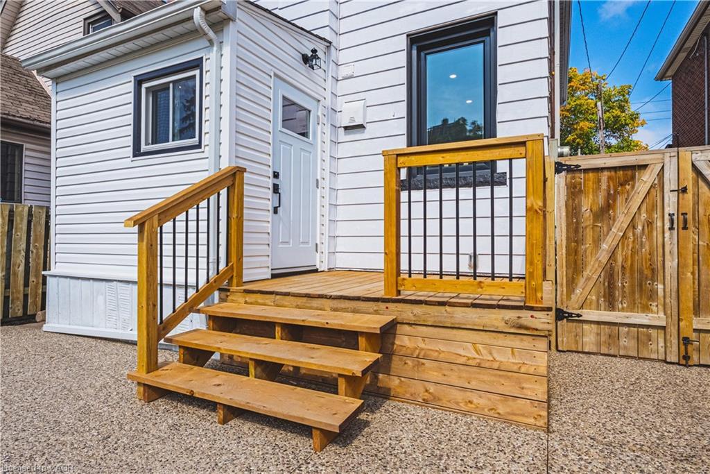 354 Cumberland Avenue, Hamilton, ON - Outdoor