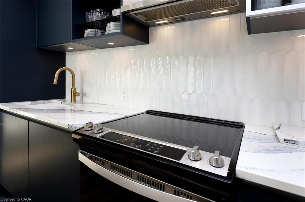 Ph02-405 Dundas Street W, Oakville, ON - Indoor Photo Showing Kitchen