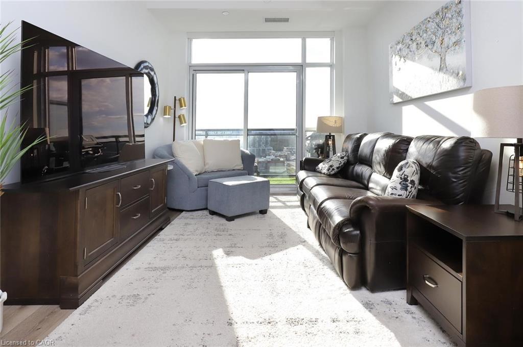 Ph02-405 Dundas Street W, Oakville, ON - Indoor Photo Showing Living Room