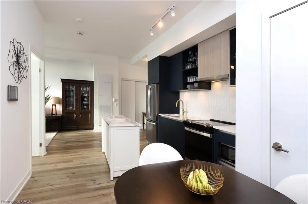 Ph02-405 Dundas Street W, Oakville, ON - Indoor