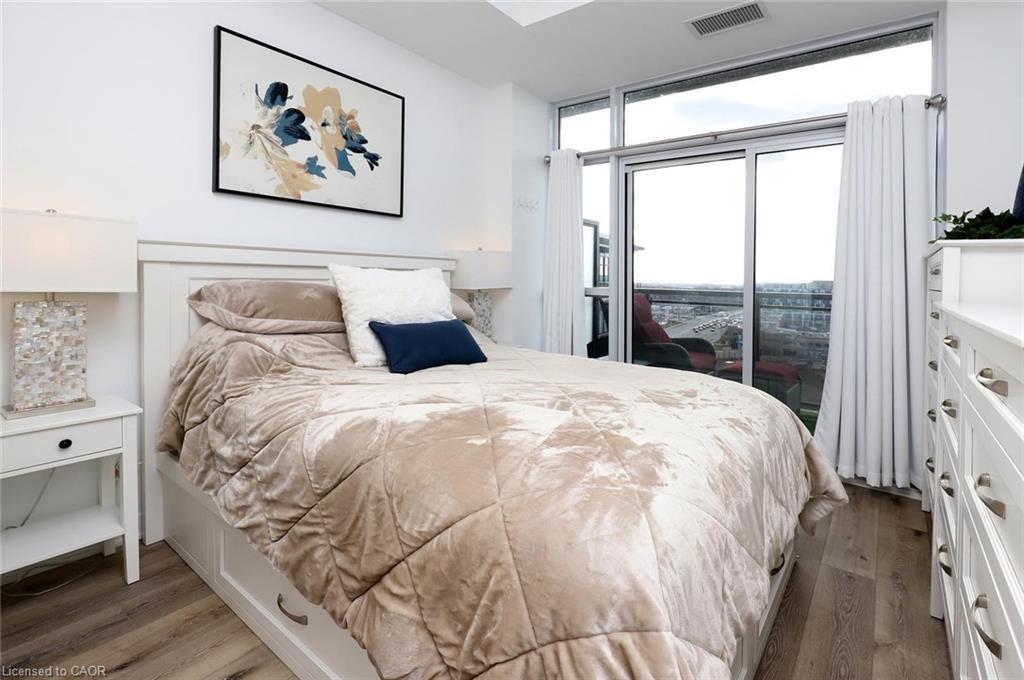 Ph02-405 Dundas Street W, Oakville, ON - Indoor Photo Showing Bedroom