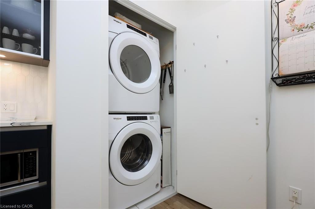 Ph02-405 Dundas Street W, Oakville, ON - Indoor Photo Showing Laundry Room