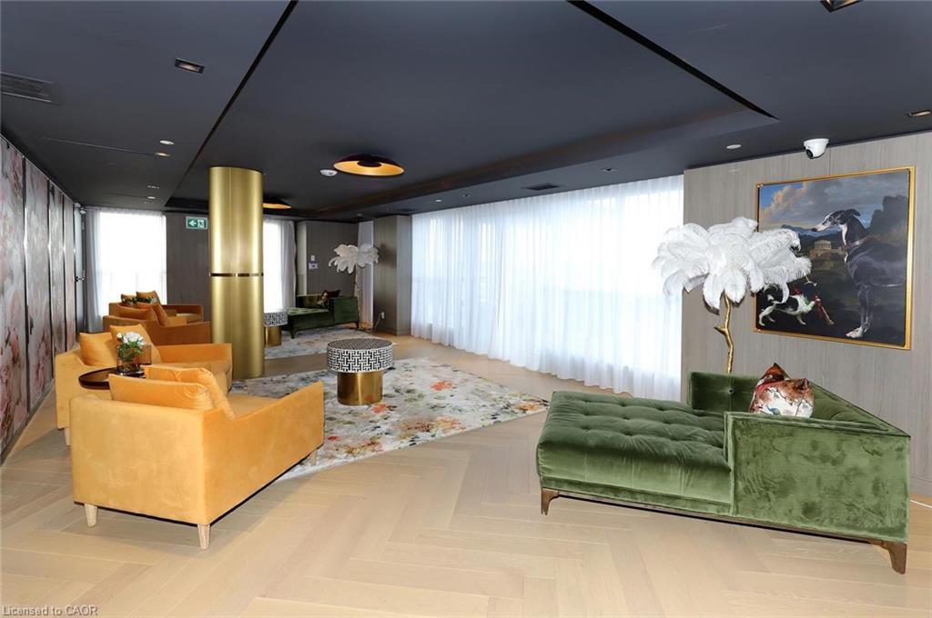 Ph02-405 Dundas Street W, Oakville, ON - Indoor