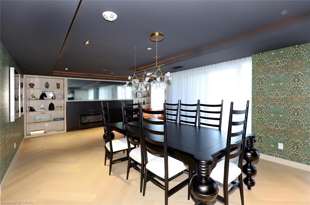 Ph02-405 Dundas Street W, Oakville, ON - Indoor Photo Showing Dining Room