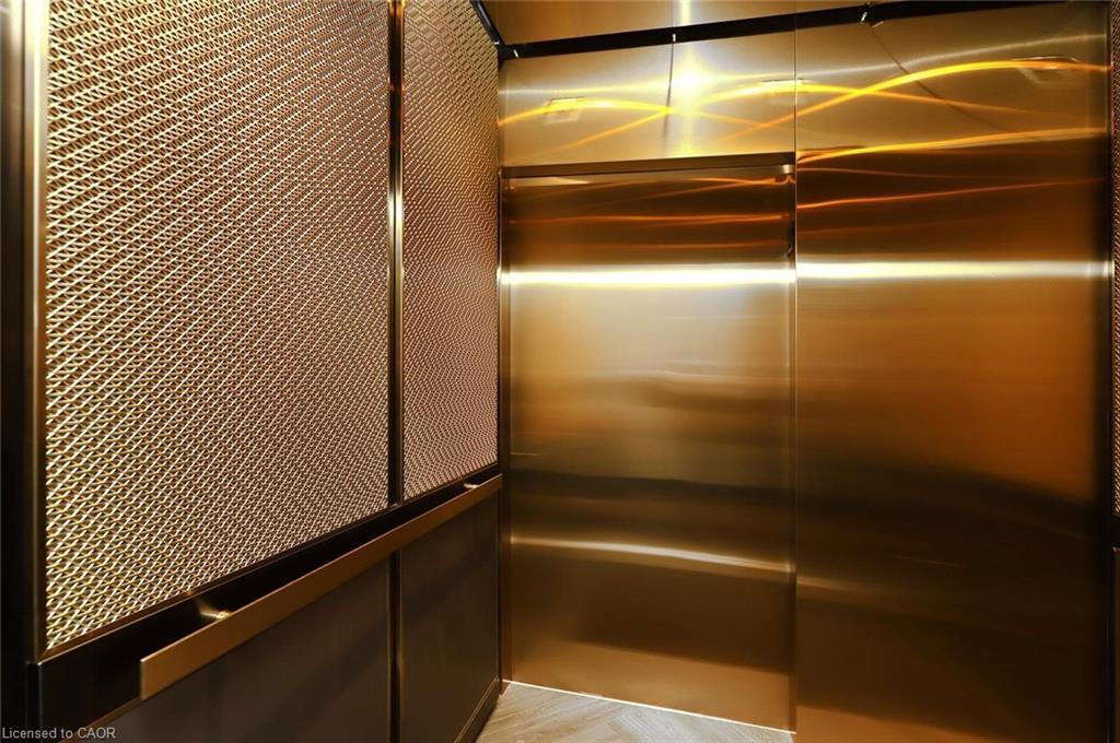 Ph02-405 Dundas Street W, Oakville, ON - Indoor Photo Showing Other Room