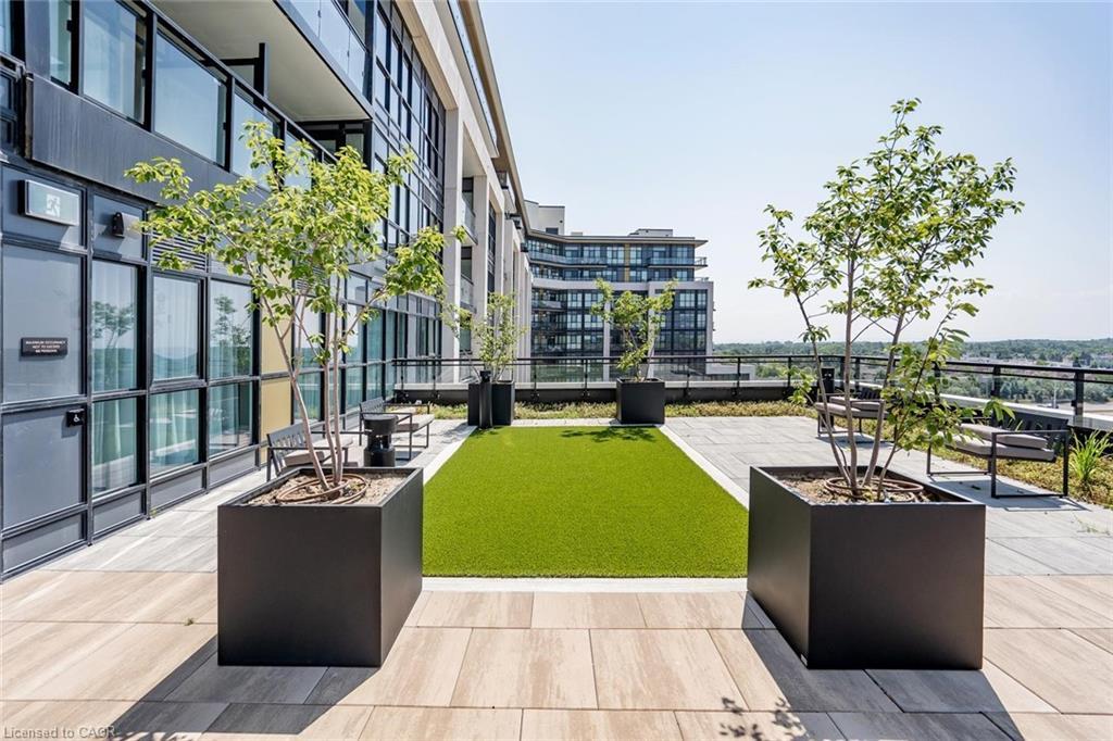 Ph02-405 Dundas Street W, Oakville, ON - Outdoor