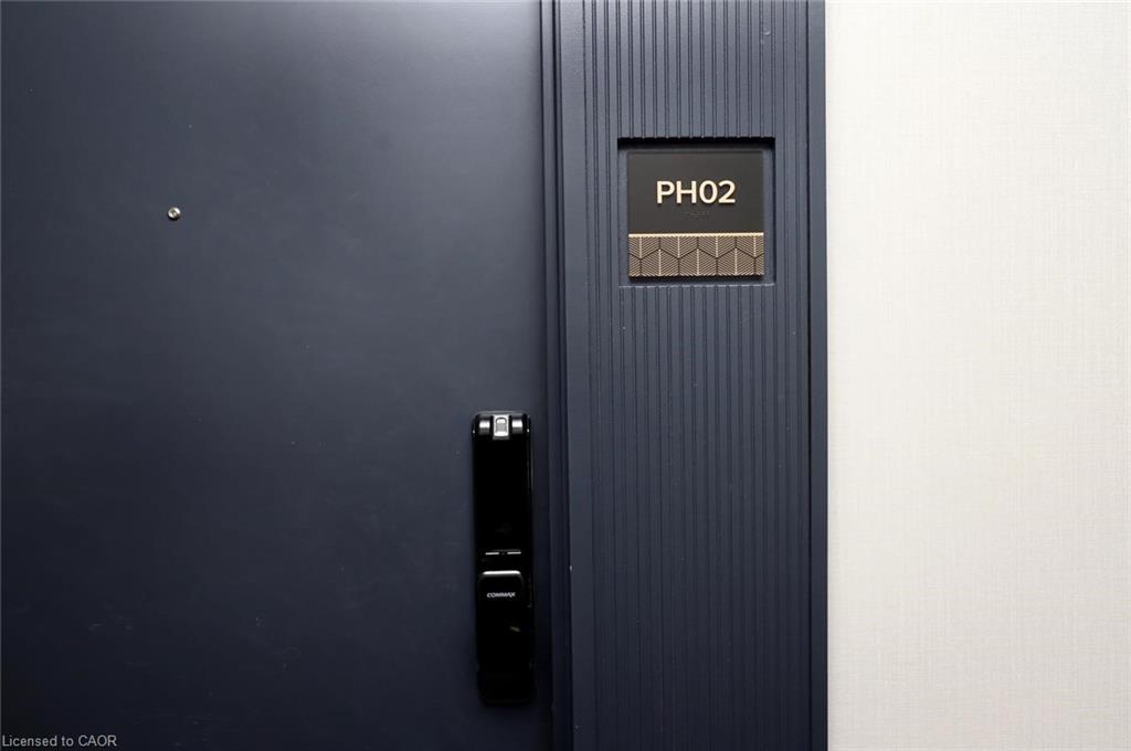 Ph02-405 Dundas Street W, Oakville, ON -