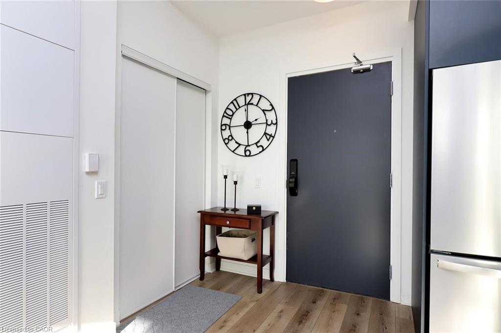 Ph02-405 Dundas Street W, Oakville, ON - Indoor Photo Showing Other Room