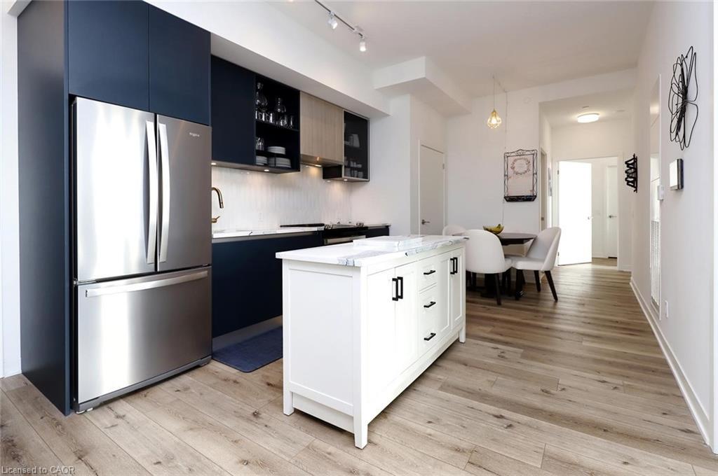 Ph02-405 Dundas Street W, Oakville, ON - Indoor Photo Showing Kitchen