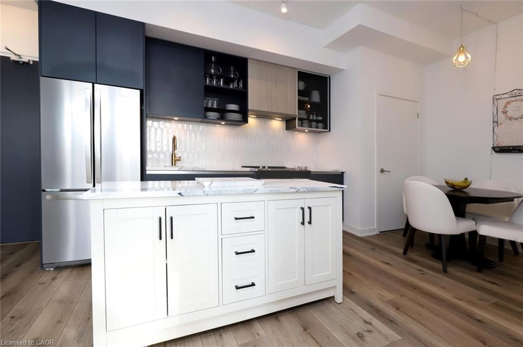 Ph02-405 Dundas Street W, Oakville, ON - Indoor Photo Showing Kitchen