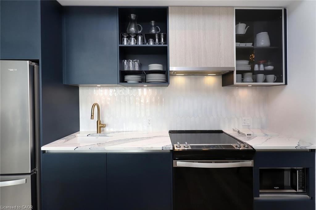 Ph02-405 Dundas Street W, Oakville, ON - Indoor Photo Showing Kitchen