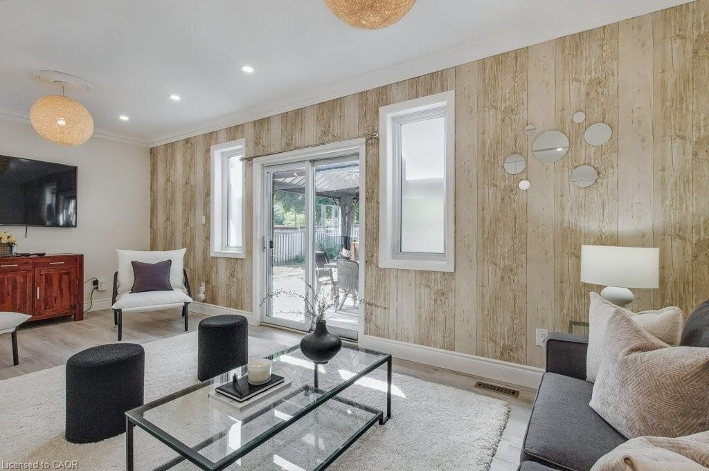 19 Apple Ridge Drive, Kitchener, ON - Indoor Photo Showing Living Room