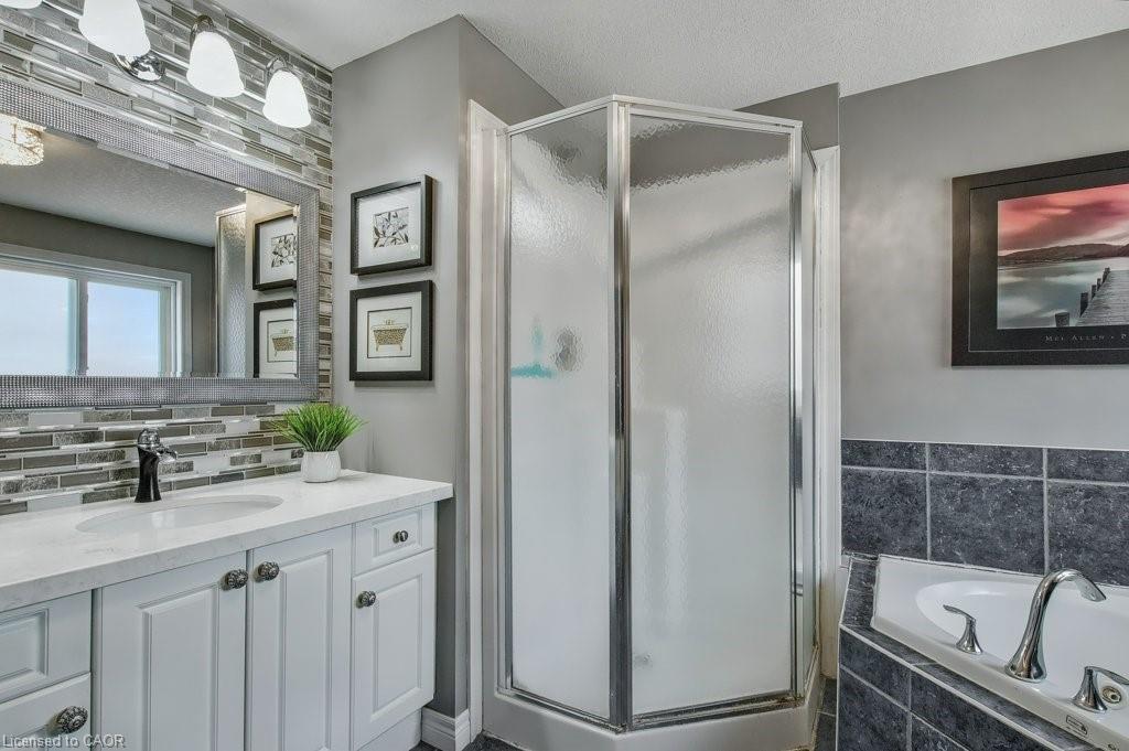 19 Apple Ridge Drive, Kitchener, ON - Indoor Photo Showing Bathroom