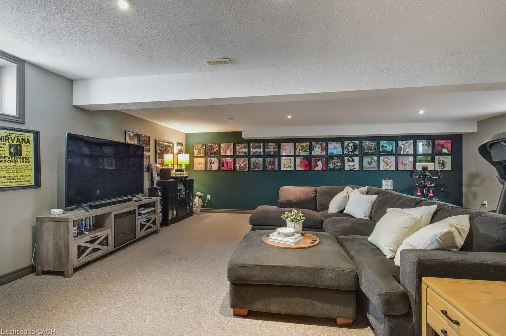 19 Apple Ridge Drive, Kitchener, ON - Indoor Photo Showing Living Room