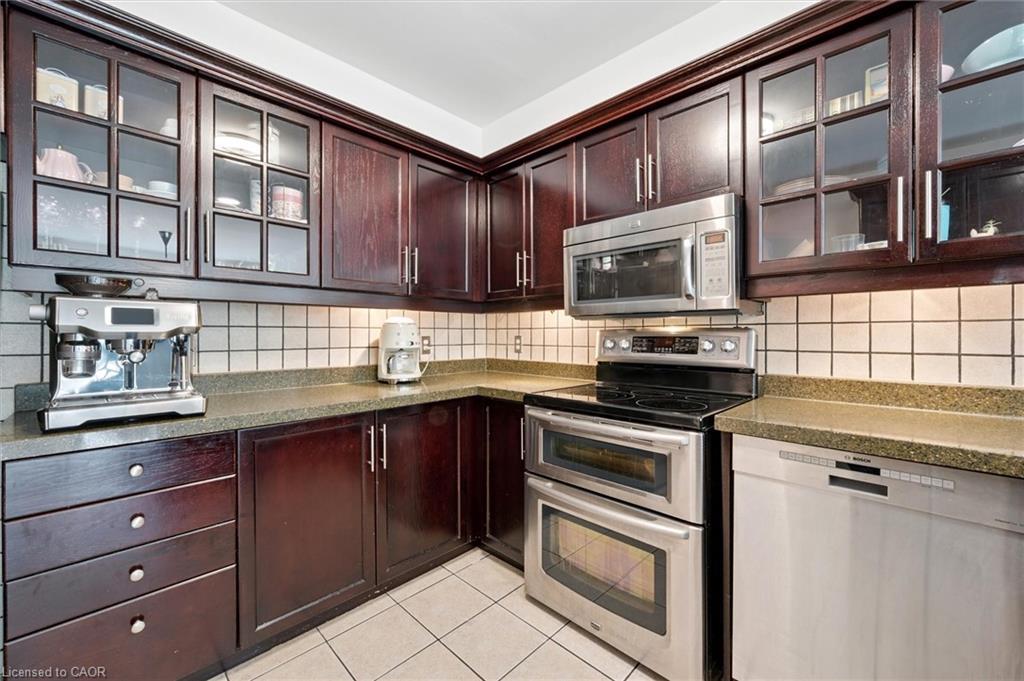 140 Veronica Drive, Kitchener, ON - Indoor Photo Showing Kitchen