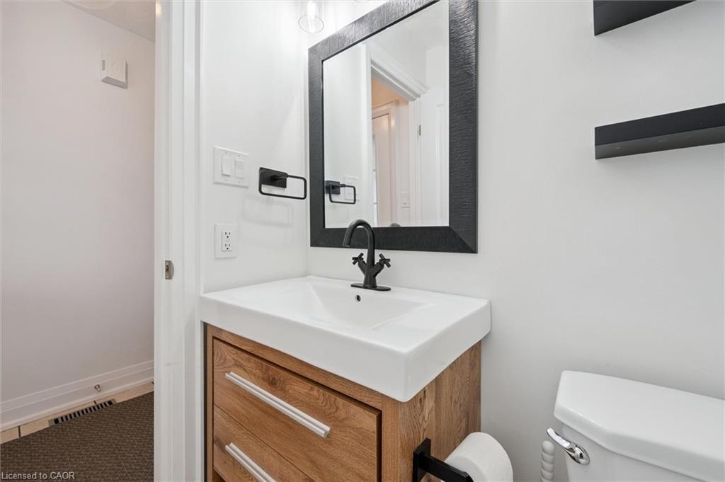 140 Veronica Drive, Kitchener, ON - Indoor Photo Showing Bathroom