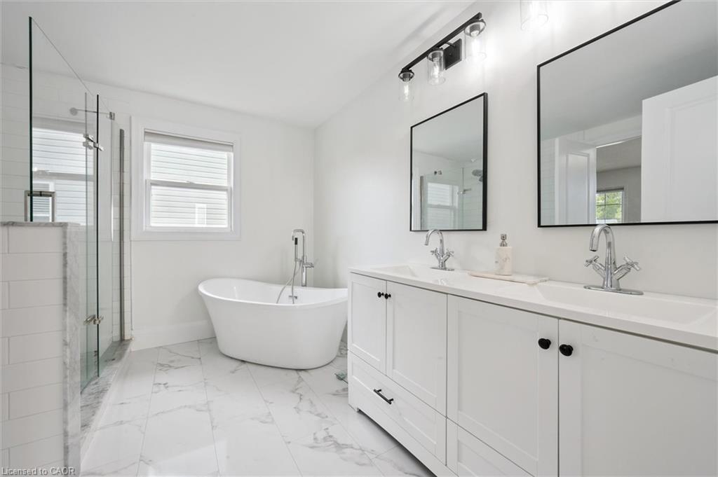 140 Veronica Drive, Kitchener, ON - Indoor Photo Showing Bathroom
