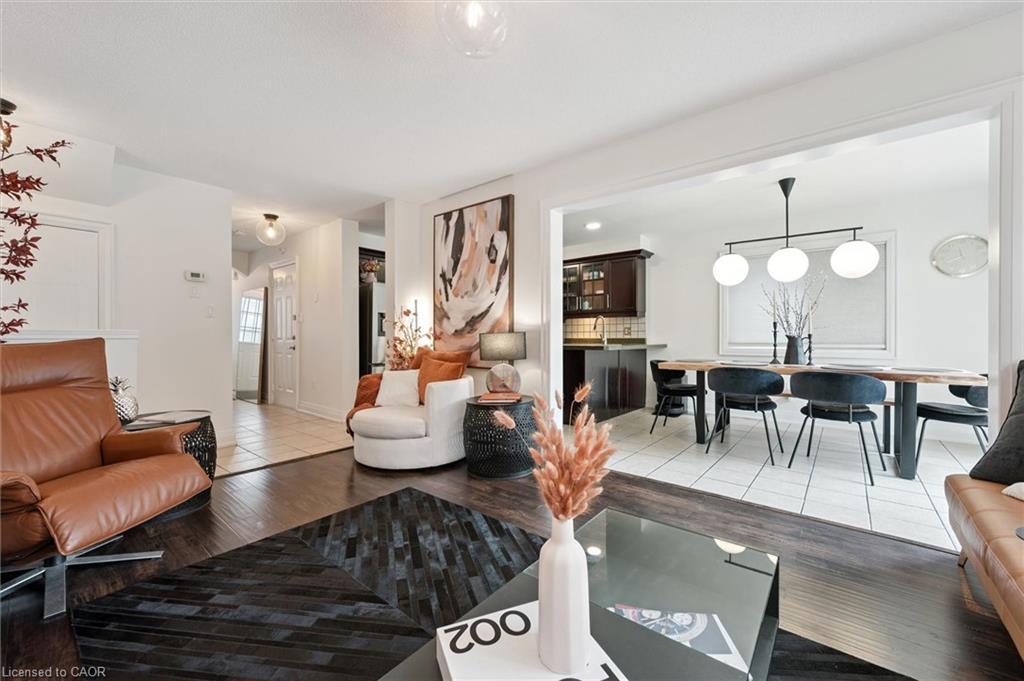 140 Veronica Drive, Kitchener, ON - Indoor Photo Showing Living Room
