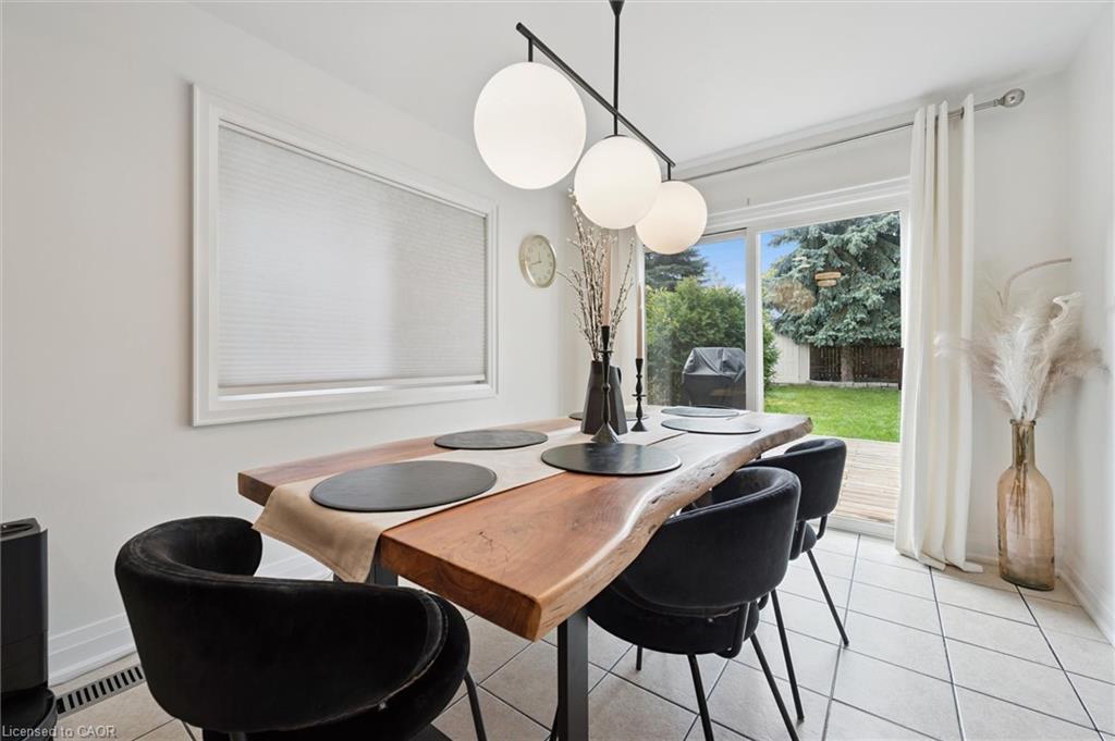 140 Veronica Drive, Kitchener, ON - Indoor Photo Showing Dining Room