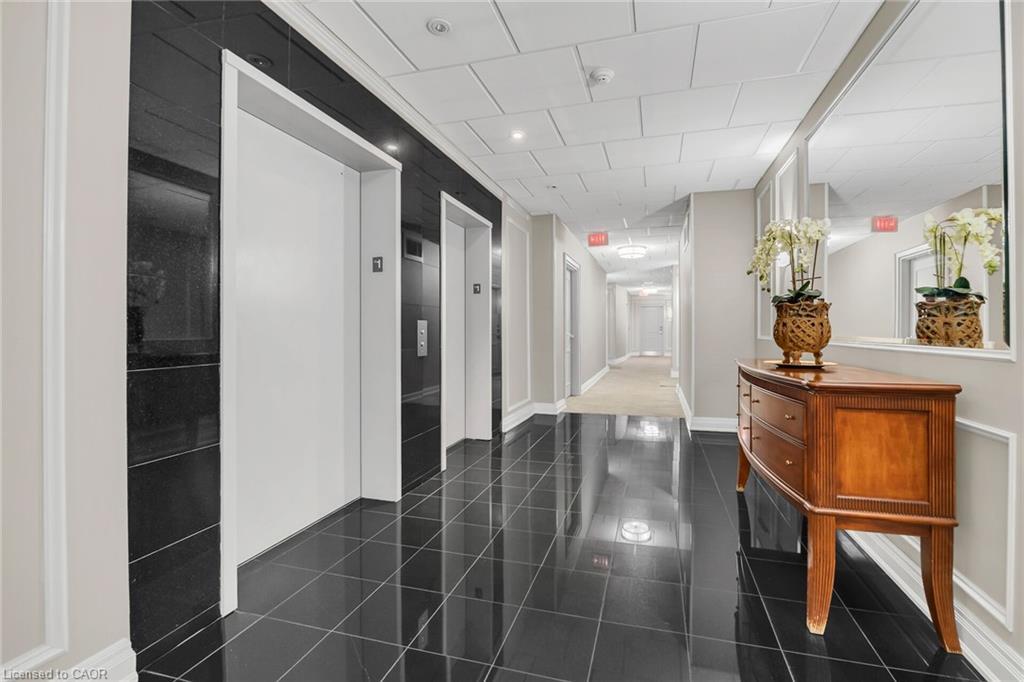 105-1770 Main Street W, Hamilton, ON - Indoor Photo Showing Other Room