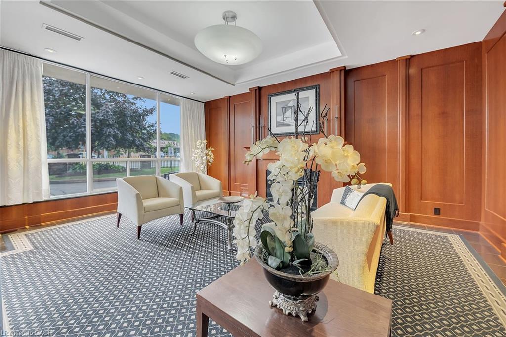 105-1770 Main Street W, Hamilton, ON - Indoor Photo Showing Other Room