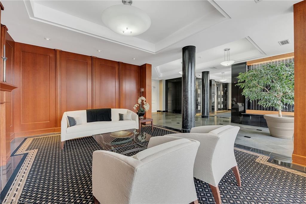 105-1770 Main Street W, Hamilton, ON - Indoor Photo Showing Other Room