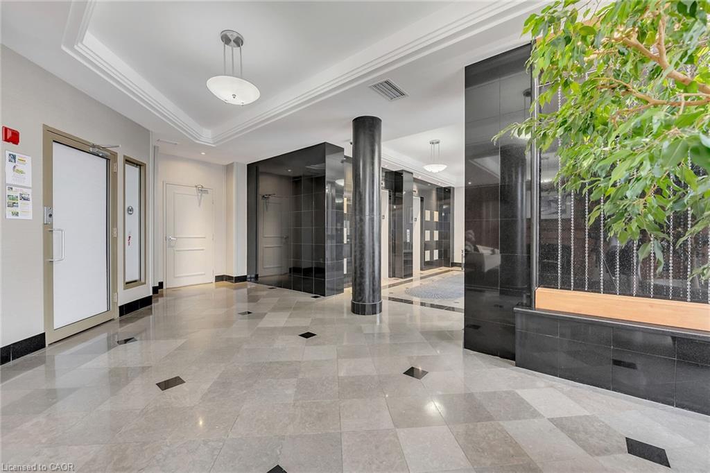 105-1770 Main Street W, Hamilton, ON - Indoor Photo Showing Other Room