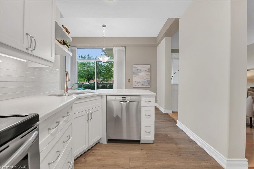 105-1770 Main Street W, Hamilton, ON - Indoor Photo Showing Kitchen