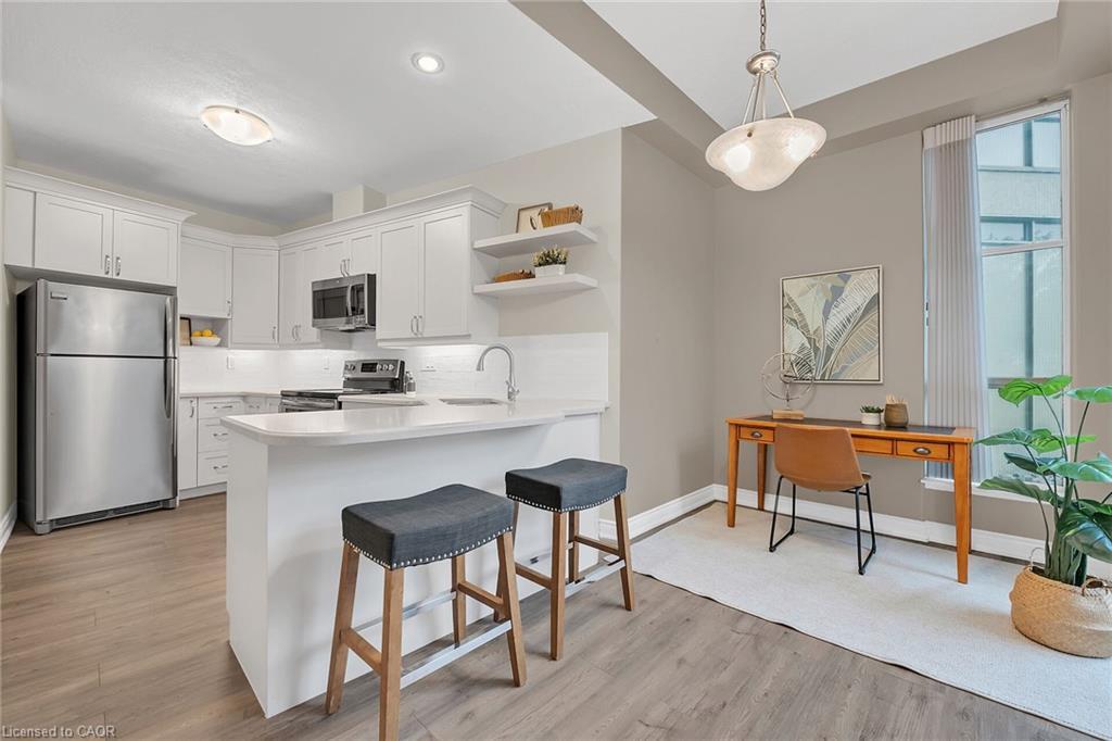 105-1770 Main Street W, Hamilton, ON - Indoor Photo Showing Kitchen