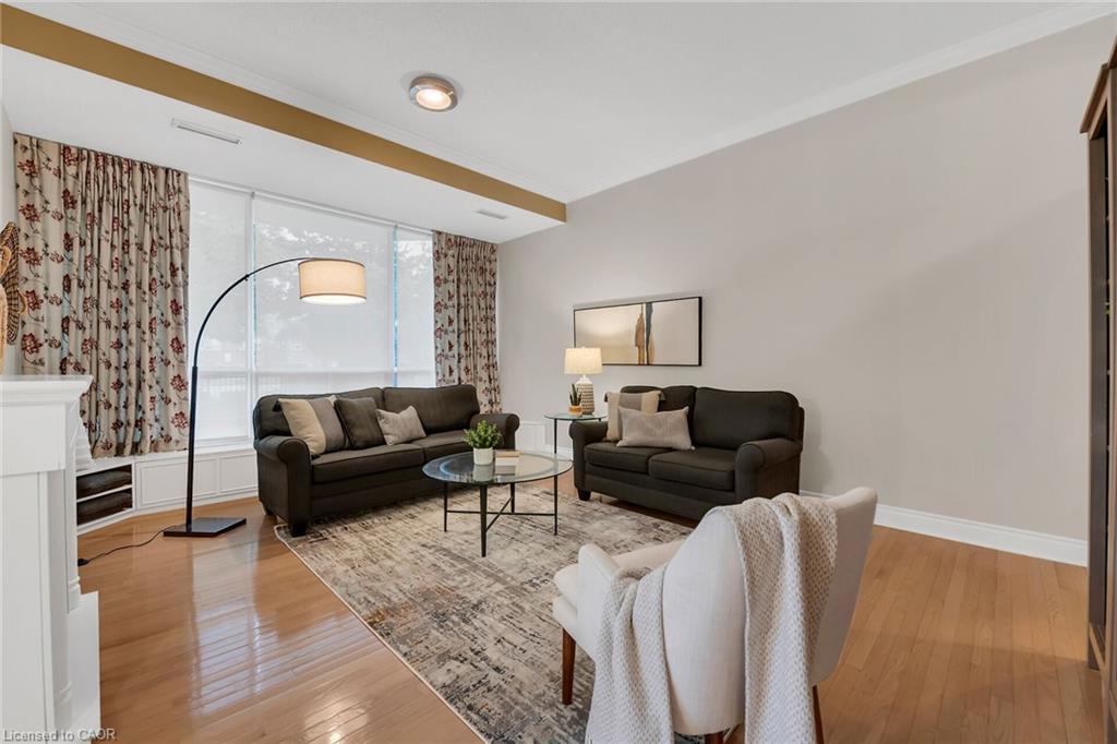 105-1770 Main Street W, Hamilton, ON - Indoor Photo Showing Living Room