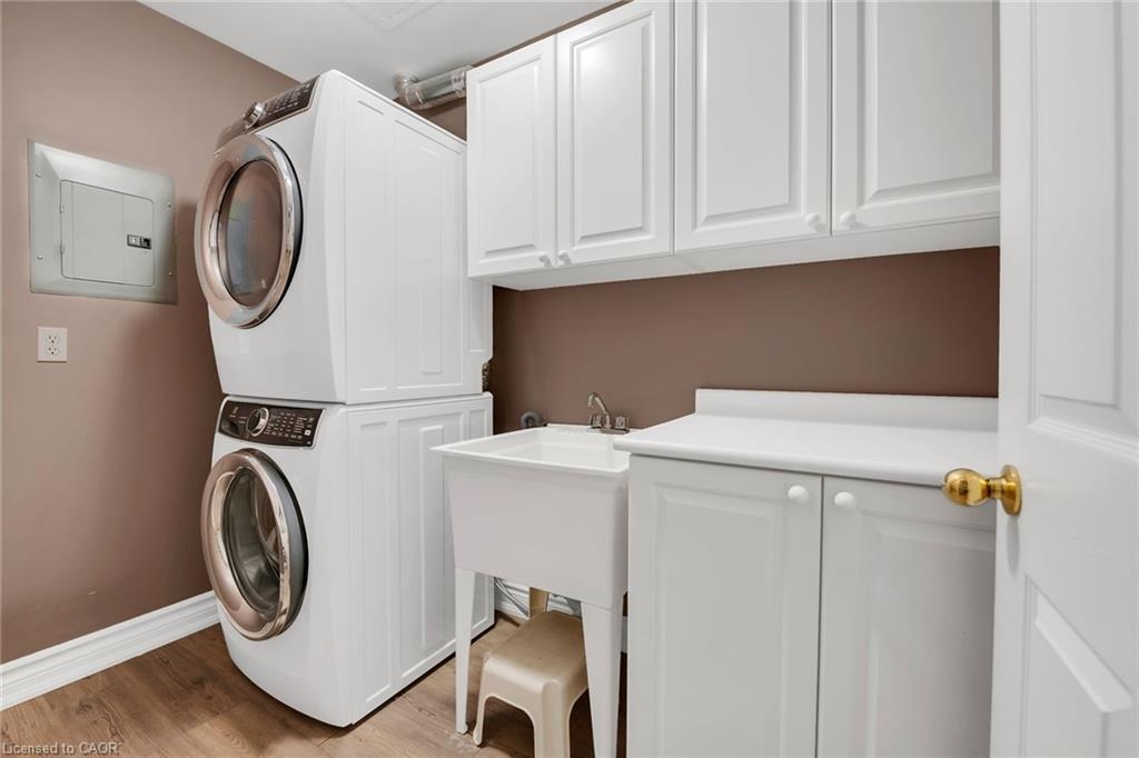 105-1770 Main Street W, Hamilton, ON - Indoor Photo Showing Laundry Room