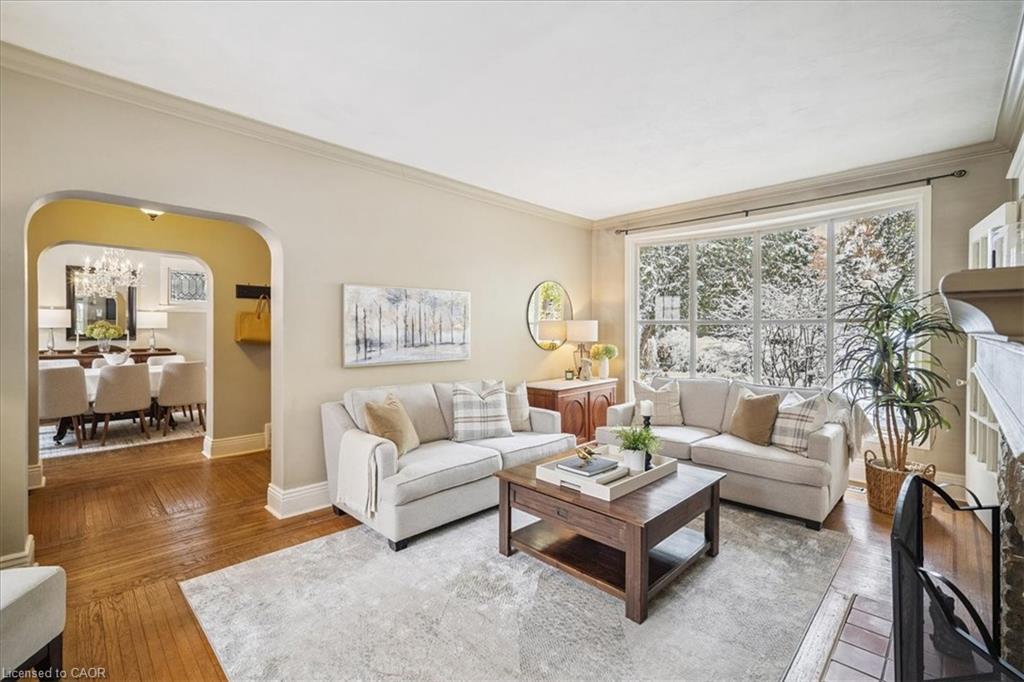 263 Hart Avenue, Burlington, ON - Indoor Photo Showing Living Room