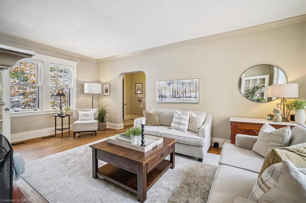 263 Hart Avenue, Burlington, ON - Indoor Photo Showing Living Room