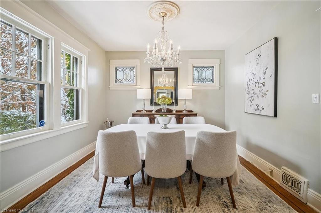 263 Hart Avenue, Burlington, ON - Indoor Photo Showing Dining Room