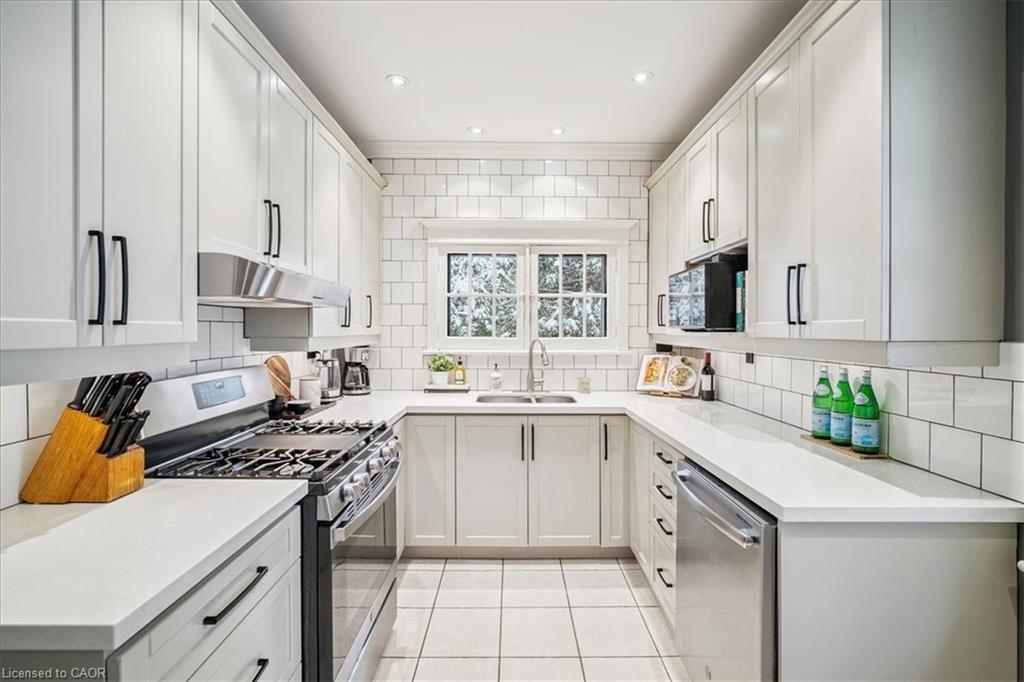 263 Hart Avenue, Burlington, ON - Indoor Photo Showing Kitchen