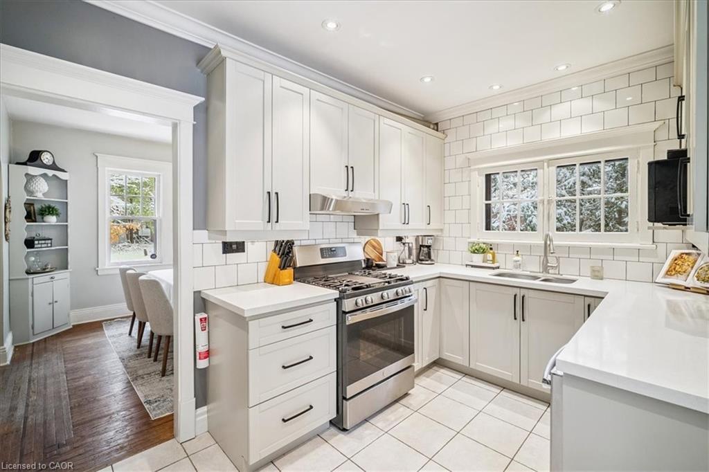263 Hart Avenue, Burlington, ON - Indoor Photo Showing Kitchen