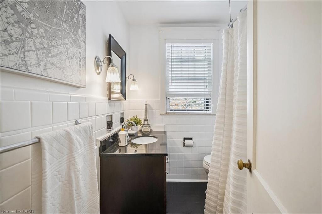263 Hart Avenue, Burlington, ON - Indoor Photo Showing Bathroom