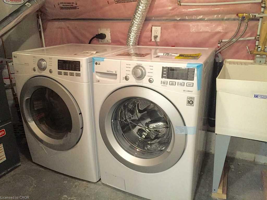 2-82 Palmer Road, Hamilton, ON - Indoor Photo Showing Laundry Room