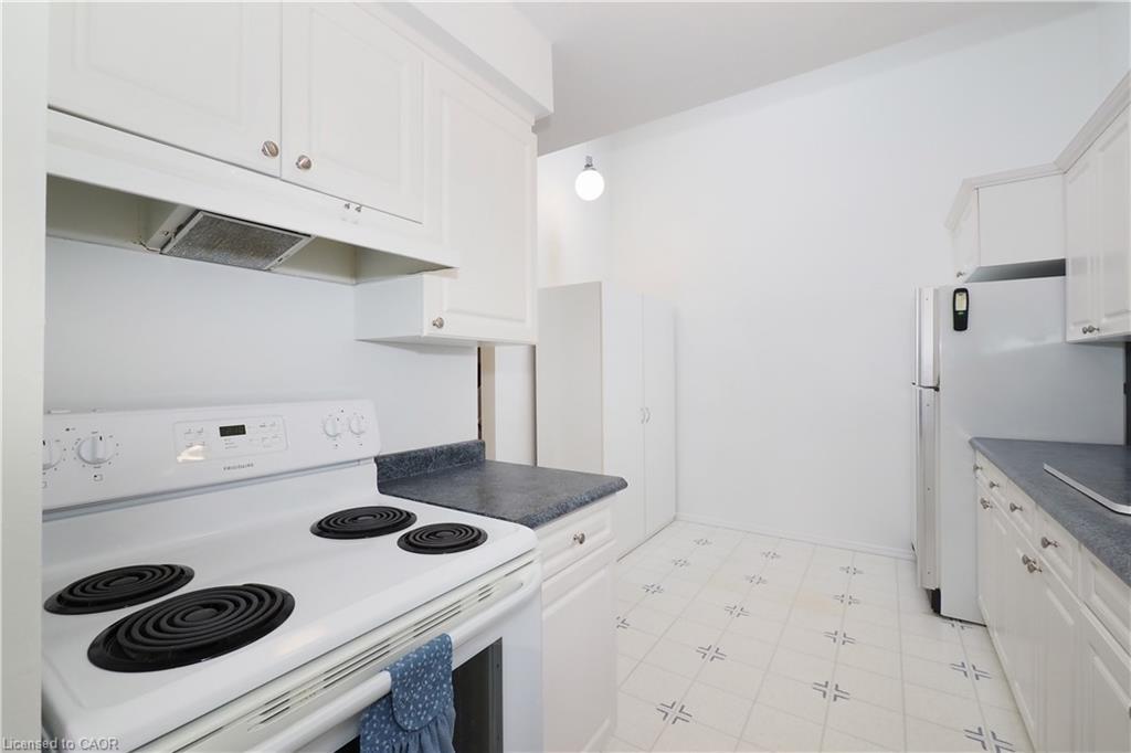197 Wedgewood Drive, Cambridge, ON - Indoor Photo Showing Kitchen
