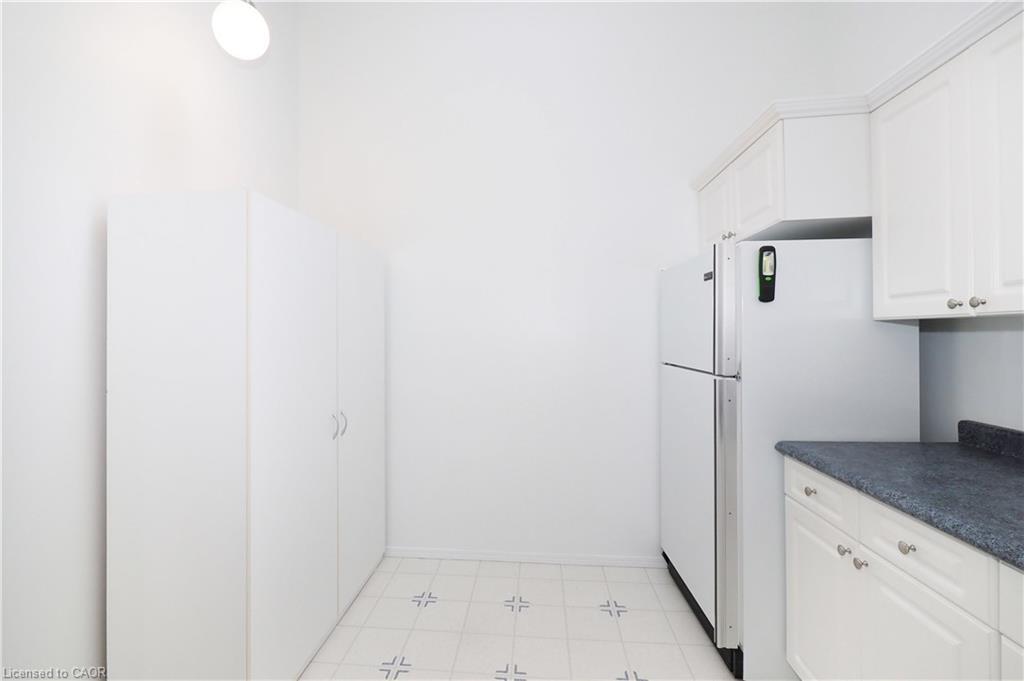 197 Wedgewood Drive, Cambridge, ON - Indoor Photo Showing Kitchen